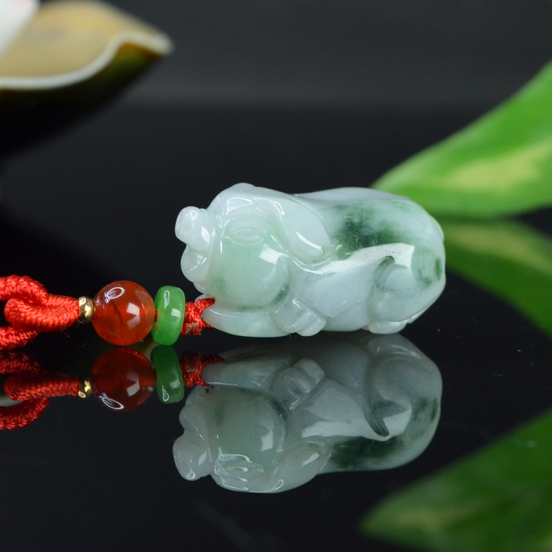 飘花天然A货翡翠猪吊坠缅甸可爱玉猪挂件十二生肖小猪玉佩项链