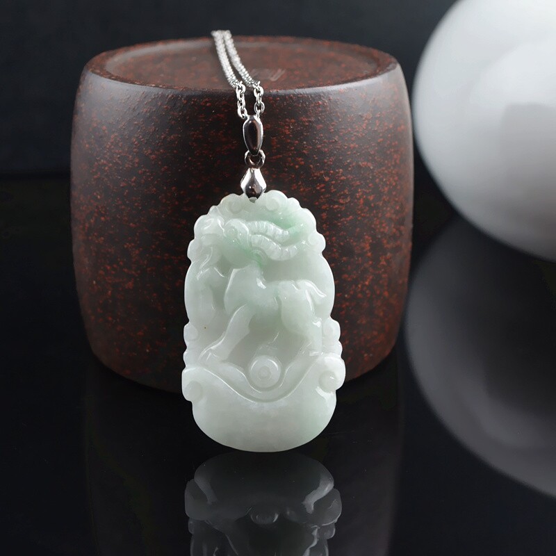 糯种生肖玉羊牌翡翠吊坠 喜气洋洋天然翡翠A货小羊玉牌玉坠