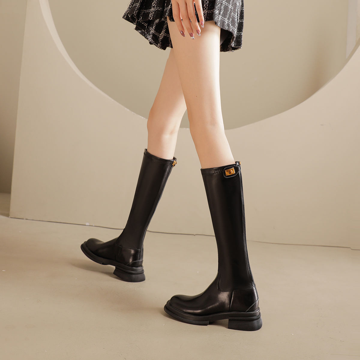 六点大叔 真皮 长靴筒女2023新款法式金属扣加绒中粗跟长靴骑士靴
