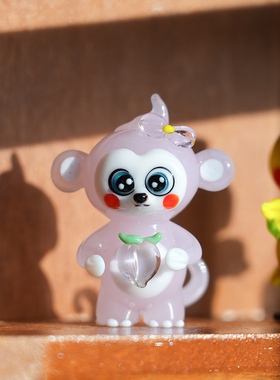 淄博琉璃手作可爱生肖抱桃猴摆件