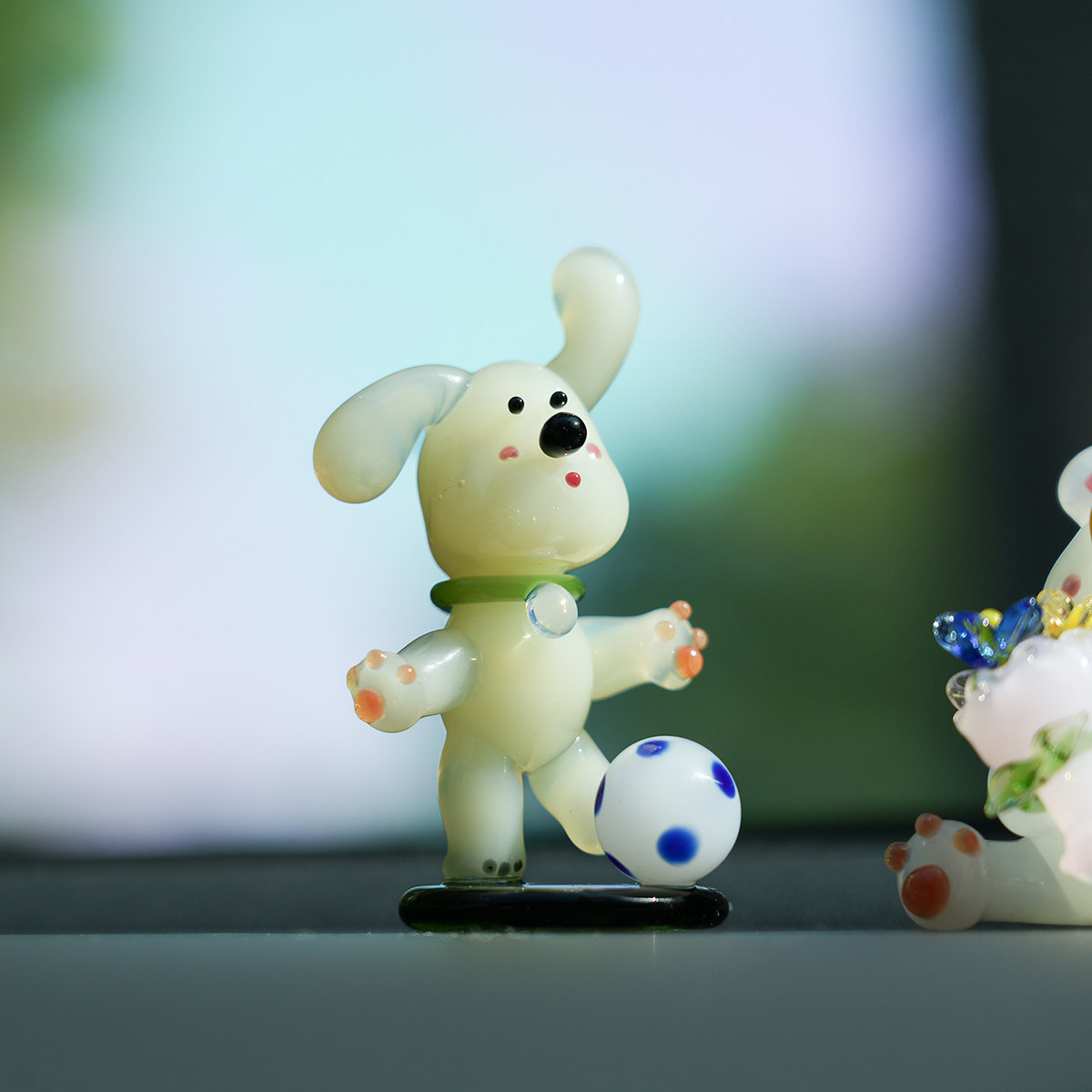 淄博琉璃手作足球小狗桌面摆件