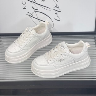 2025年秋季新款厚底小白鞋女鞋圆头百搭轻便显脚小增高系带休闲鞋