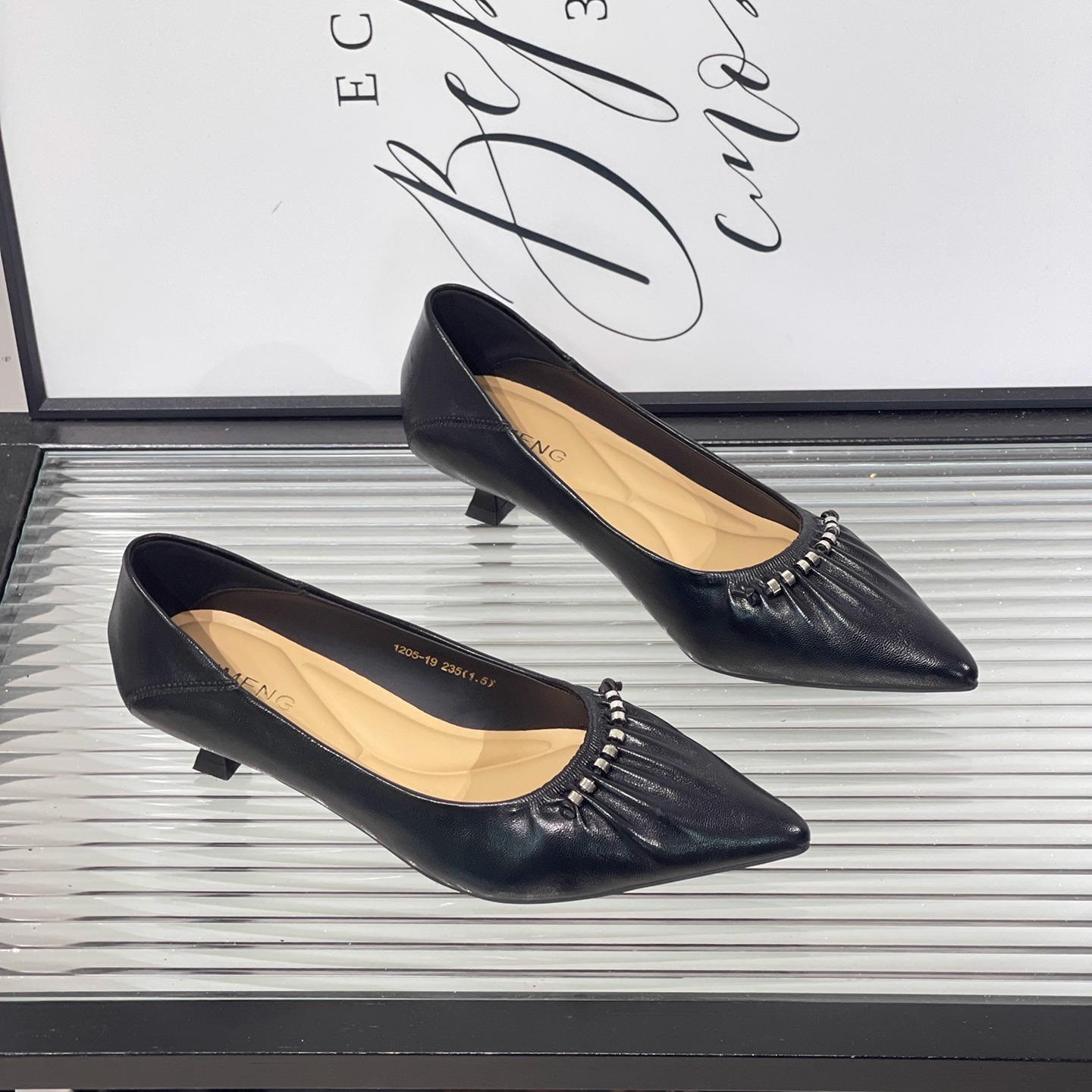 2025年秋季新款尖头低跟鞋法式浅口时尚百搭软皮软底休闲鞋女单鞋