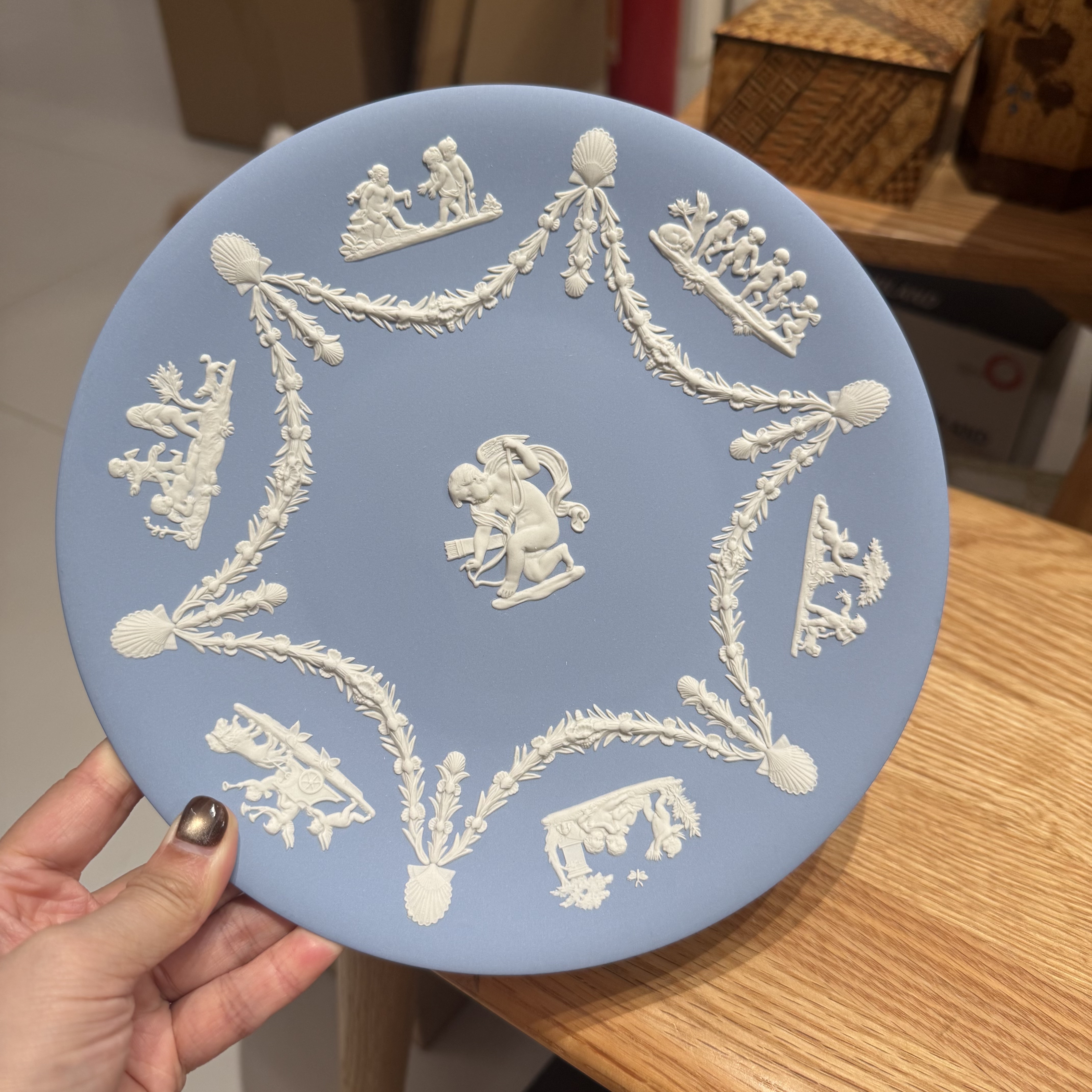 英国Wedgwood韦奇伍德玉石浮雕盘结婚纪念盘23cm 背面微脏 无磕碰