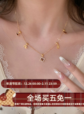 五福临门 新年红色笑脸吊坠项链轻奢高级感锁骨链发财毛衣链配饰