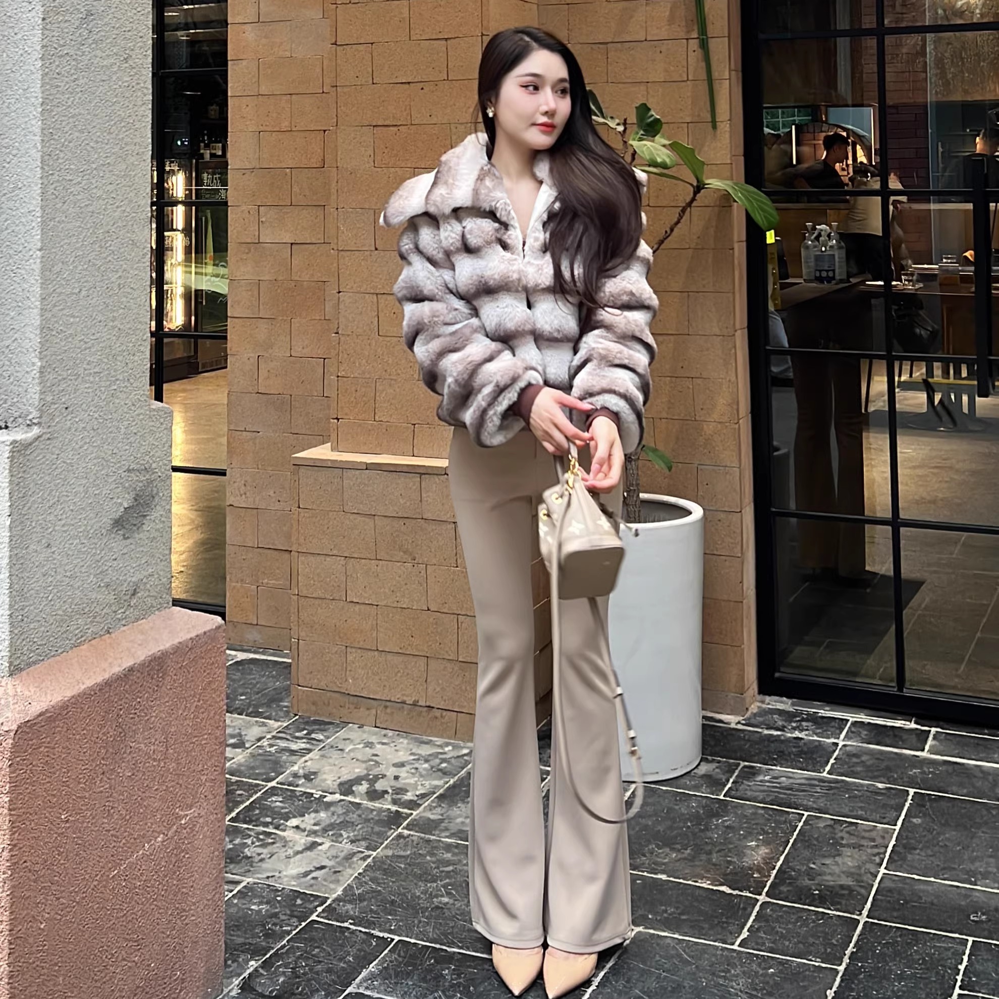 韩女穿搭美腿裤高腰微喇西裤女