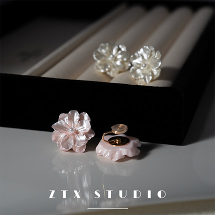 山茶花耳夹女无耳洞2024新款小众花朵耳饰高级感无痛蚊香盘耳钉
