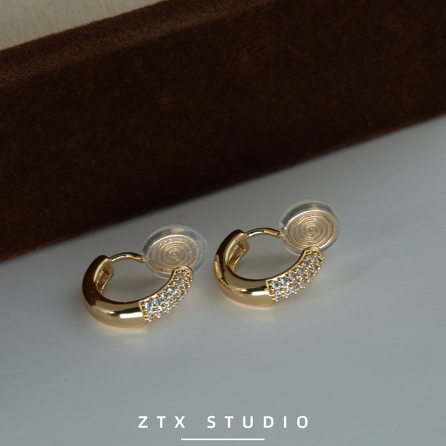 ZTX 轻奢满钻圆圈耳夹无耳洞女气质高级感耳饰一体式蚊香盘耳环