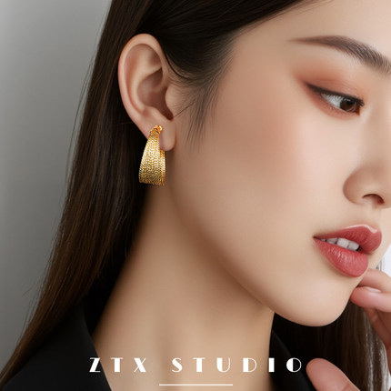 绝美耳夹无耳洞女新款2024爆款耳饰金色港风高级感耳圈蚊香盘耳环