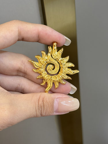 足金黄金古法太阳花吊坠送女友礼物