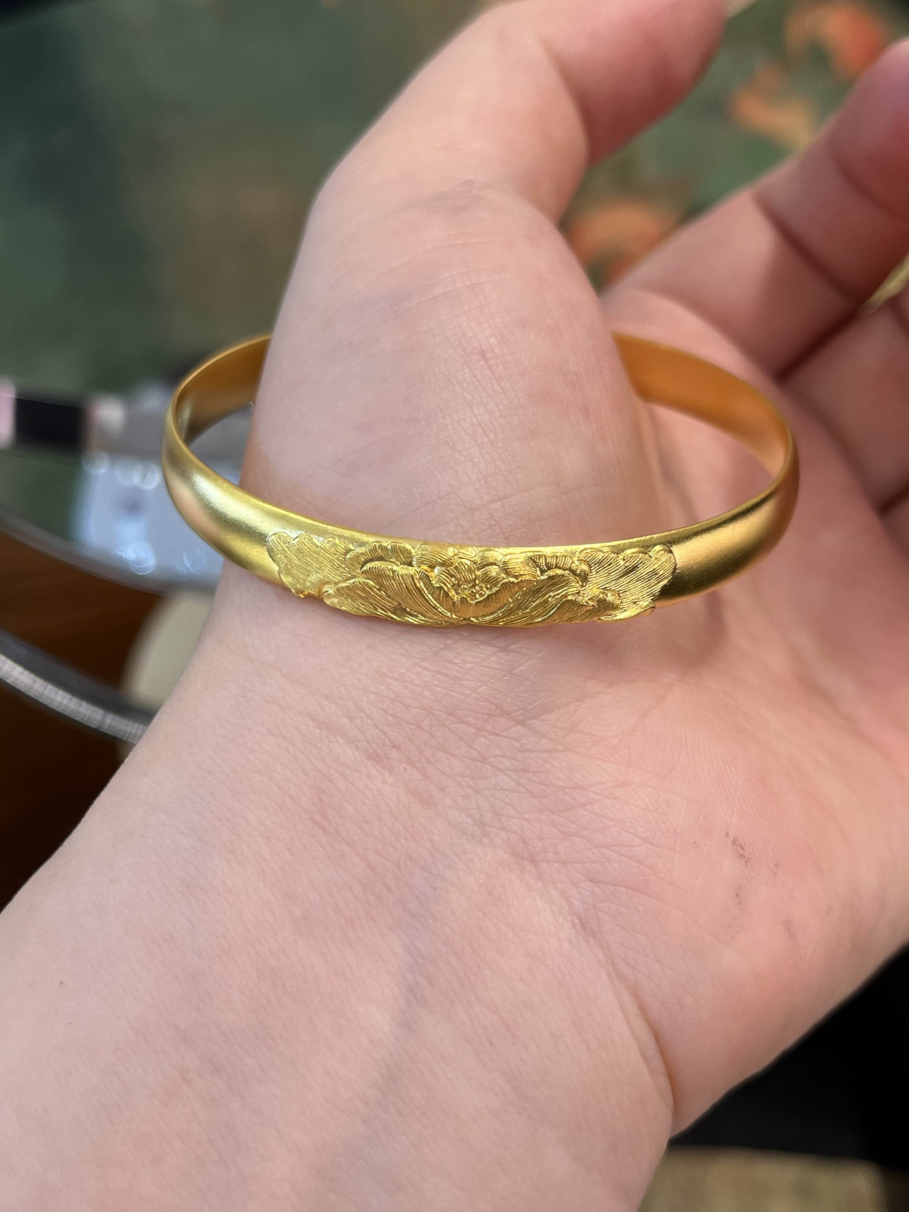 足金黄金开口錾刻牡丹花手镯送女友礼物
