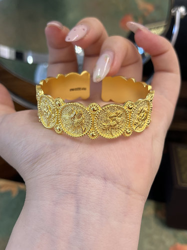 足金黄金錾刻十二花神手镯送女友礼物