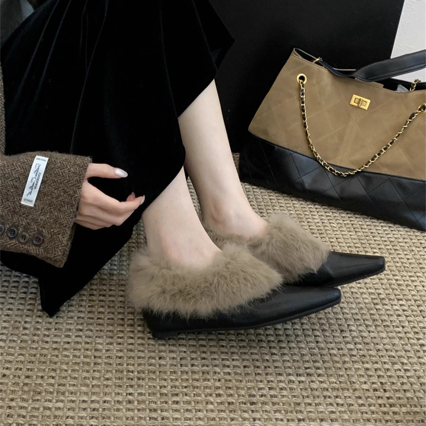 2025年新品毛毛鞋女外穿兔毛小皮鞋粗跟方头加绒保暖软皮浅口单鞋