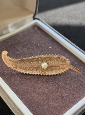 中古精致素金仿珠叶子胸针