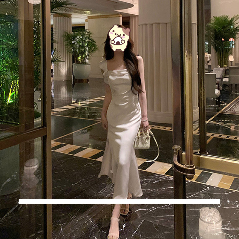 YIOL宥张利“主角宴会”设计感小众缎面连衣裙女夏收腰显瘦吊带裙