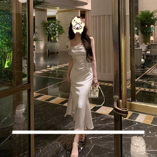 YIOL宥张利“主角宴会”设计感小众缎面连衣裙女夏收腰显瘦吊带裙