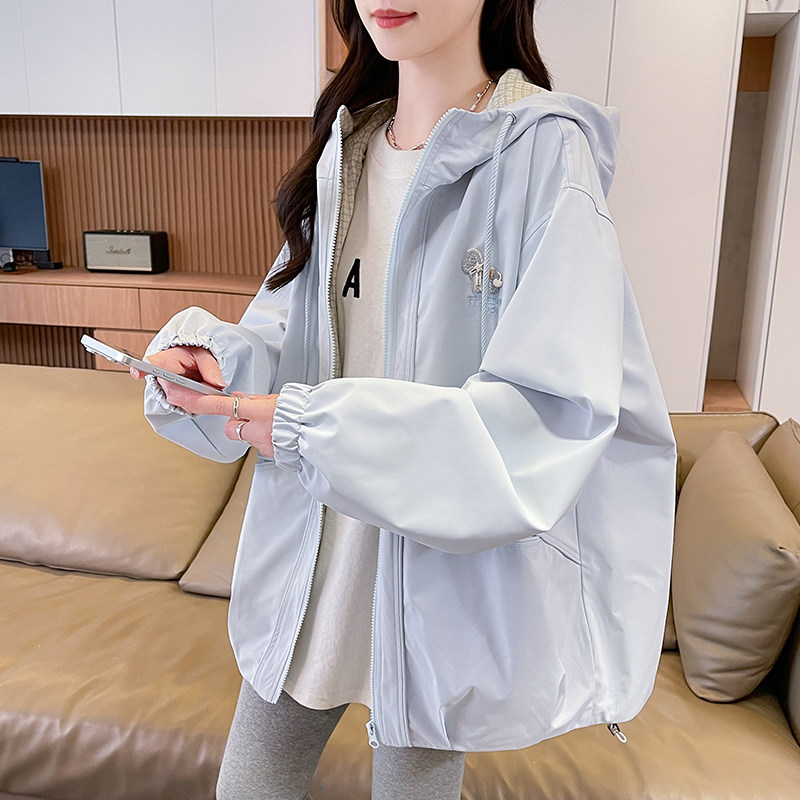 女大童连帽外套春秋2026新款初中生少女刺绣宽松拉链学生休闲夹克