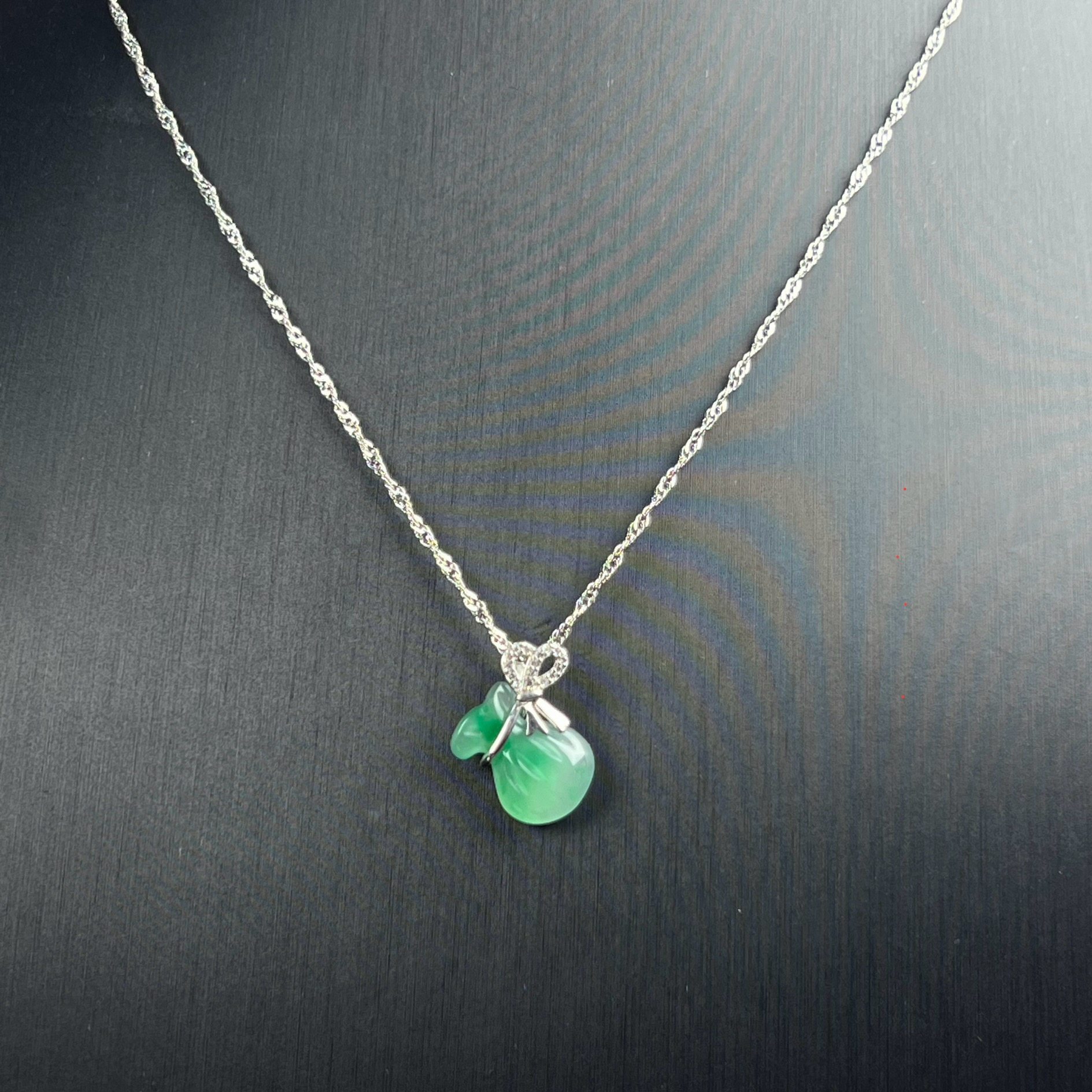 天然玉石高冰飘翠绿色非洲翠玉钱袋子吊坠福袋锁骨链925银镶嵌