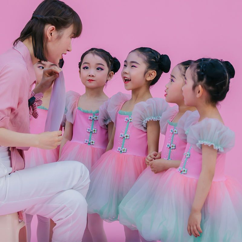 六一儿童演出服桃萌幺幺幼儿园舞蹈服女童蓬蓬纱裙亮片七彩公主裙