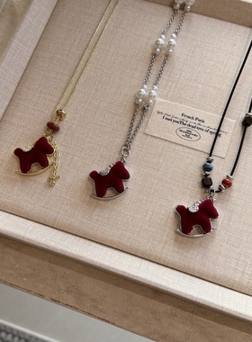 新年小马！2026新年款红色丝绒小马项链本命年彩色串珠长款毛衣链