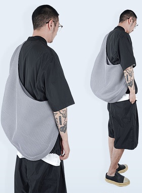 STREAMLET.CHEN:订织“太空蜂窝”面料 通勤大容量背包(三色入)