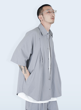 STREAMLET.CHEN:「散落」裂口结构剪裁设计 宽松廓形短袖衬衫