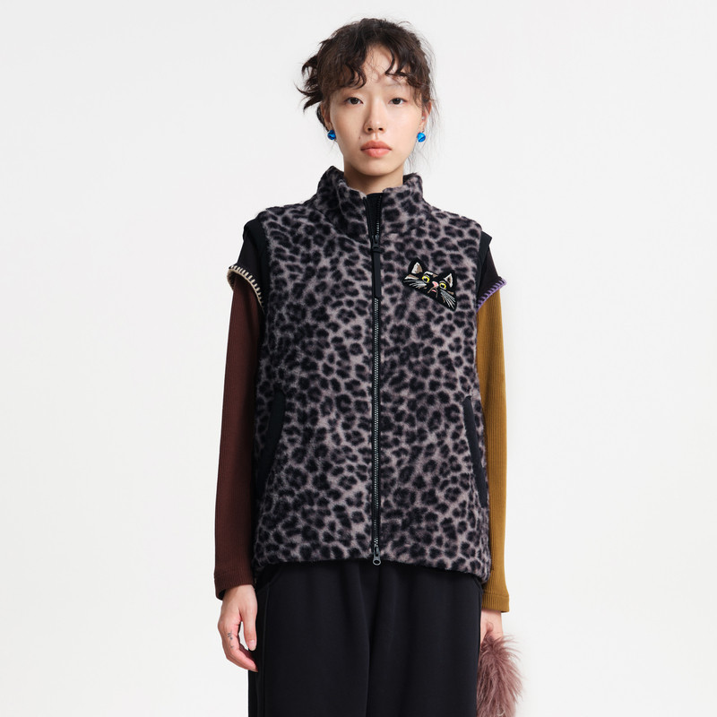 MOVEUP幻走2025冬季新款.FUN系列立领猫咪绣花口袋豹纹短款马夹女