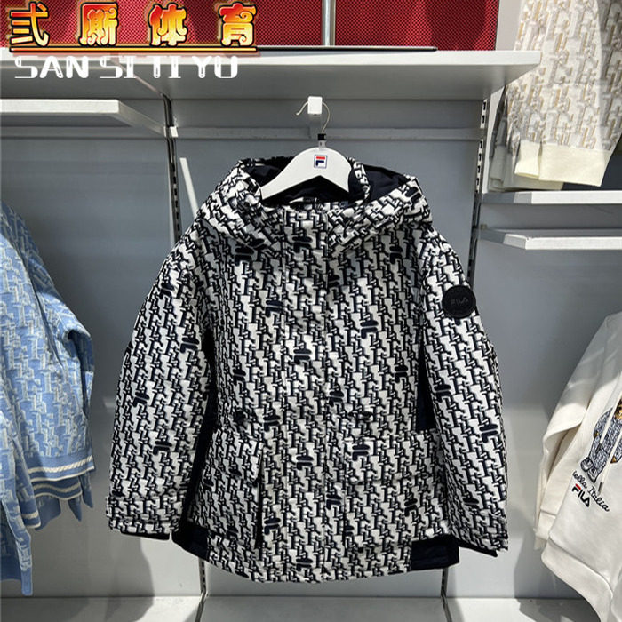 FILA斐乐女士中长款保暖羽绒服2025冬新款满印连帽外套F61W548996,运动服/休闲服装,运动羽绒服,淘宝优惠券,粉丝福利购,淘宝优惠卷