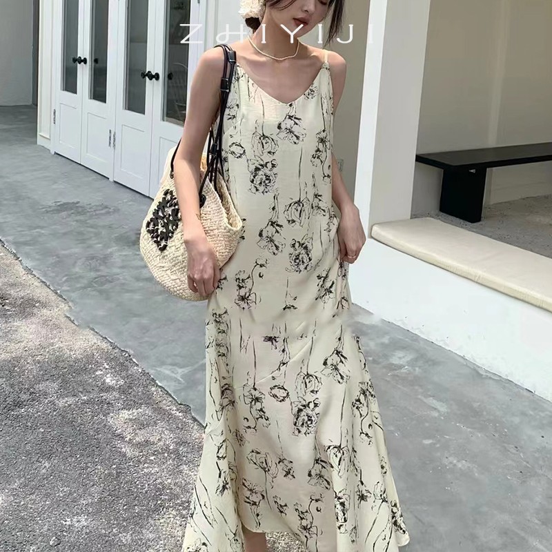设计师款夏度假风印花吊带裙  高货温柔杏色垂感茶歇裙连衣裙长裙