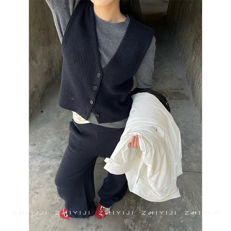叠穿羊毛V领修身合体针织马甲