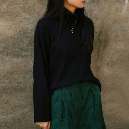 黑色高领针织打底上衣