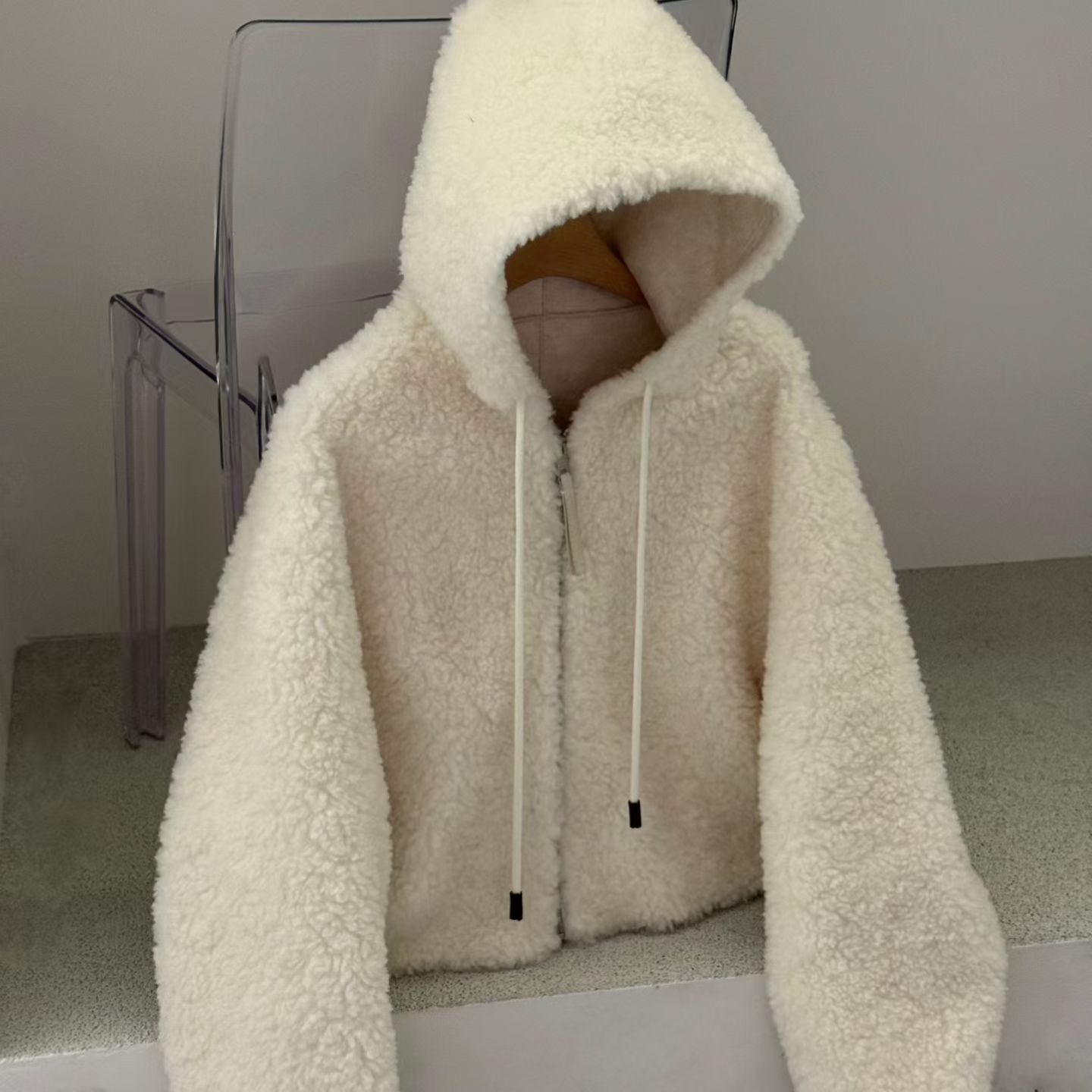 秋冬温柔系连帽羊毛短款外套女 宽松显瘦保暖毛茸茸上衣2025新款