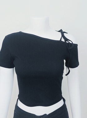 露肩短袖T恤女夏季2024新款别致辣妹锁骨一字肩上衣纯欲短款打底