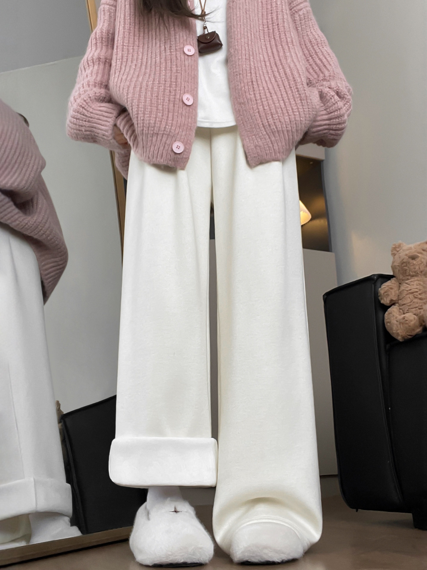 加绒裤子女2025冬新款直筒垂感软糯阔腿慵懒松弛风秋冬白色糯米裤