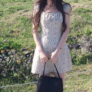 夏季 方领碎花连衣裙女 2025新款 小个子收腰显瘦遮胯字短裙子法式