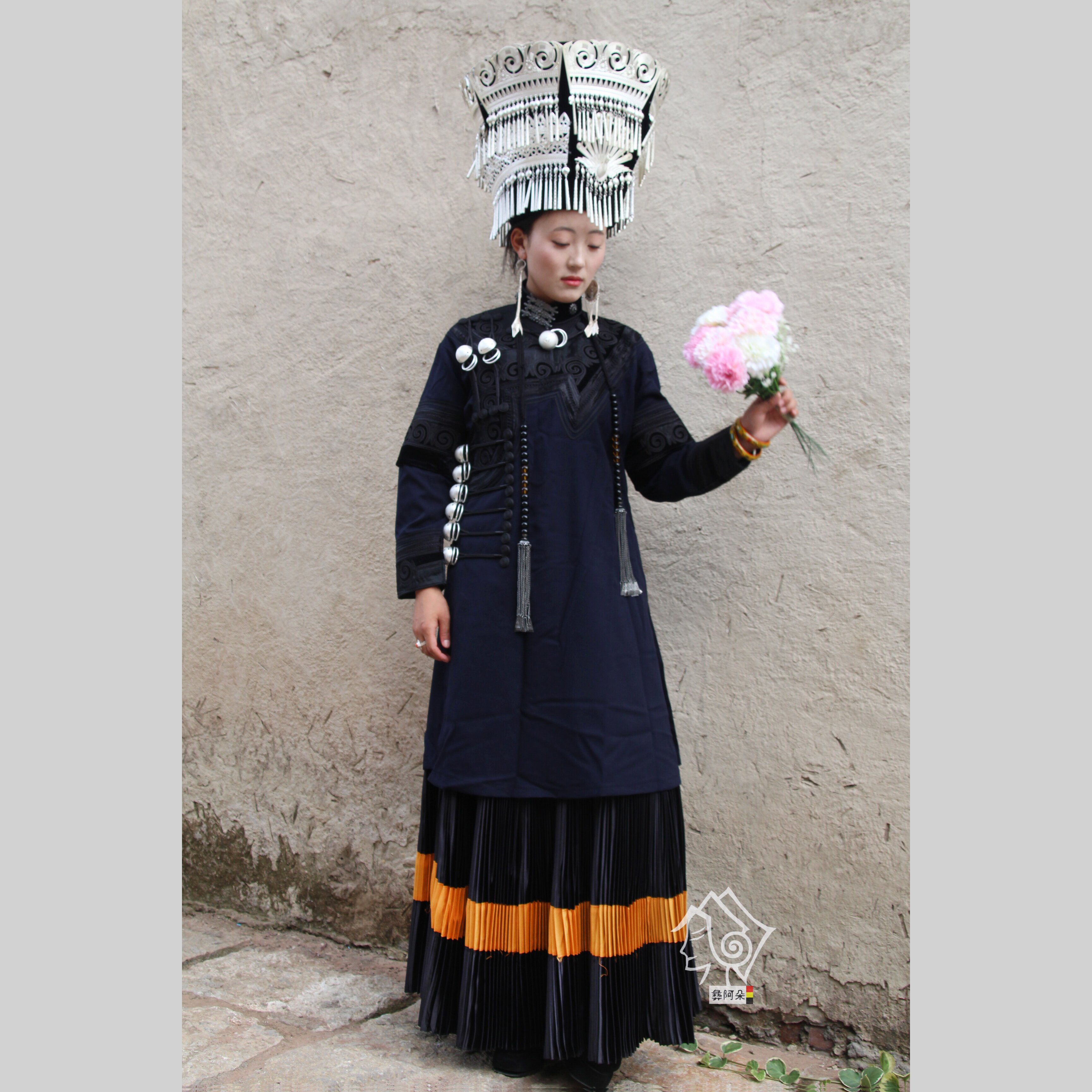 彝阿朵凉山彝族传统服饰女套装手工刺绣花少数民族风百褶裙盛装