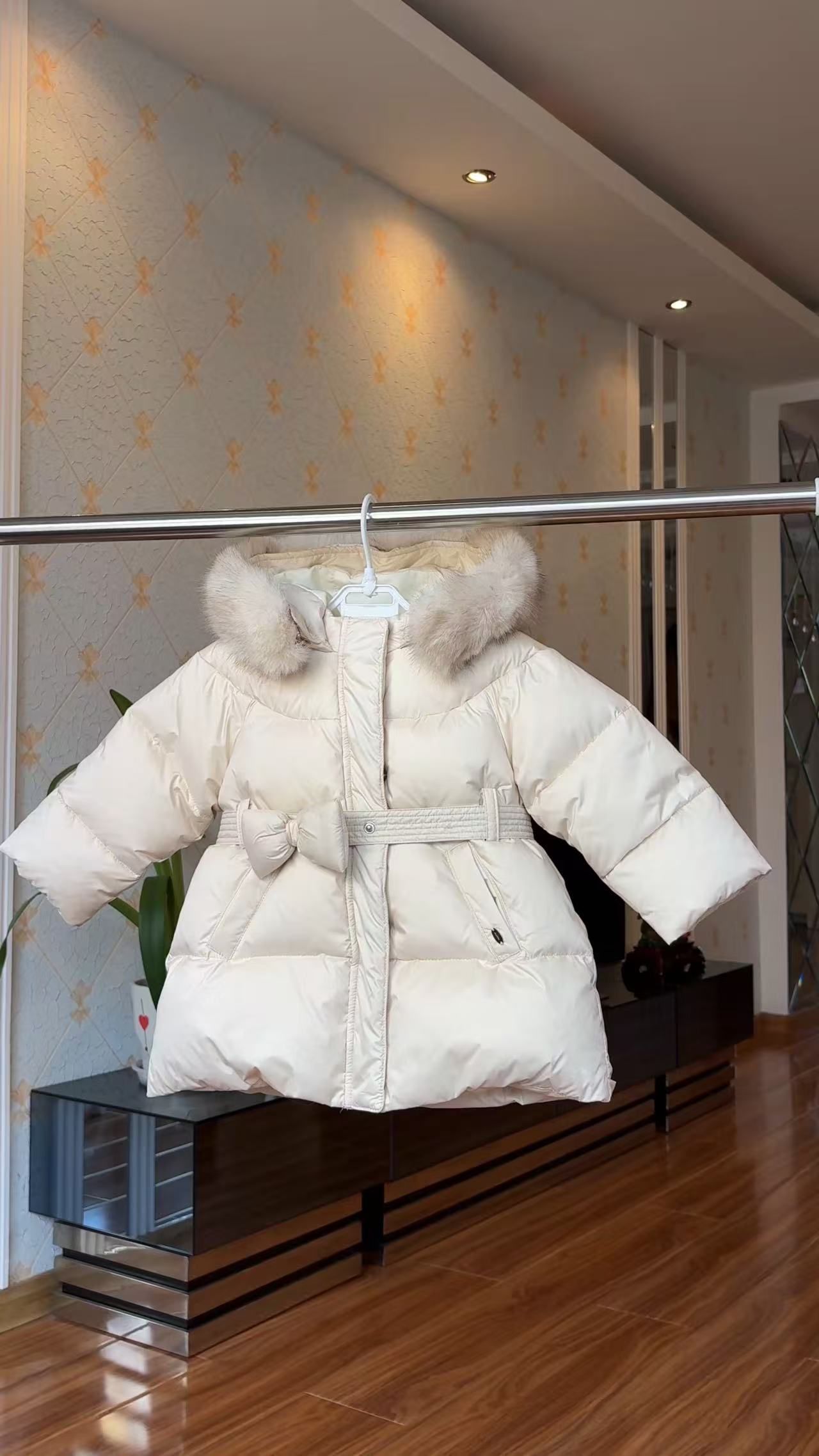 韩国童装 女宝小公主蝴蝶结羽绒服2025冬季新款米白毛领连帽