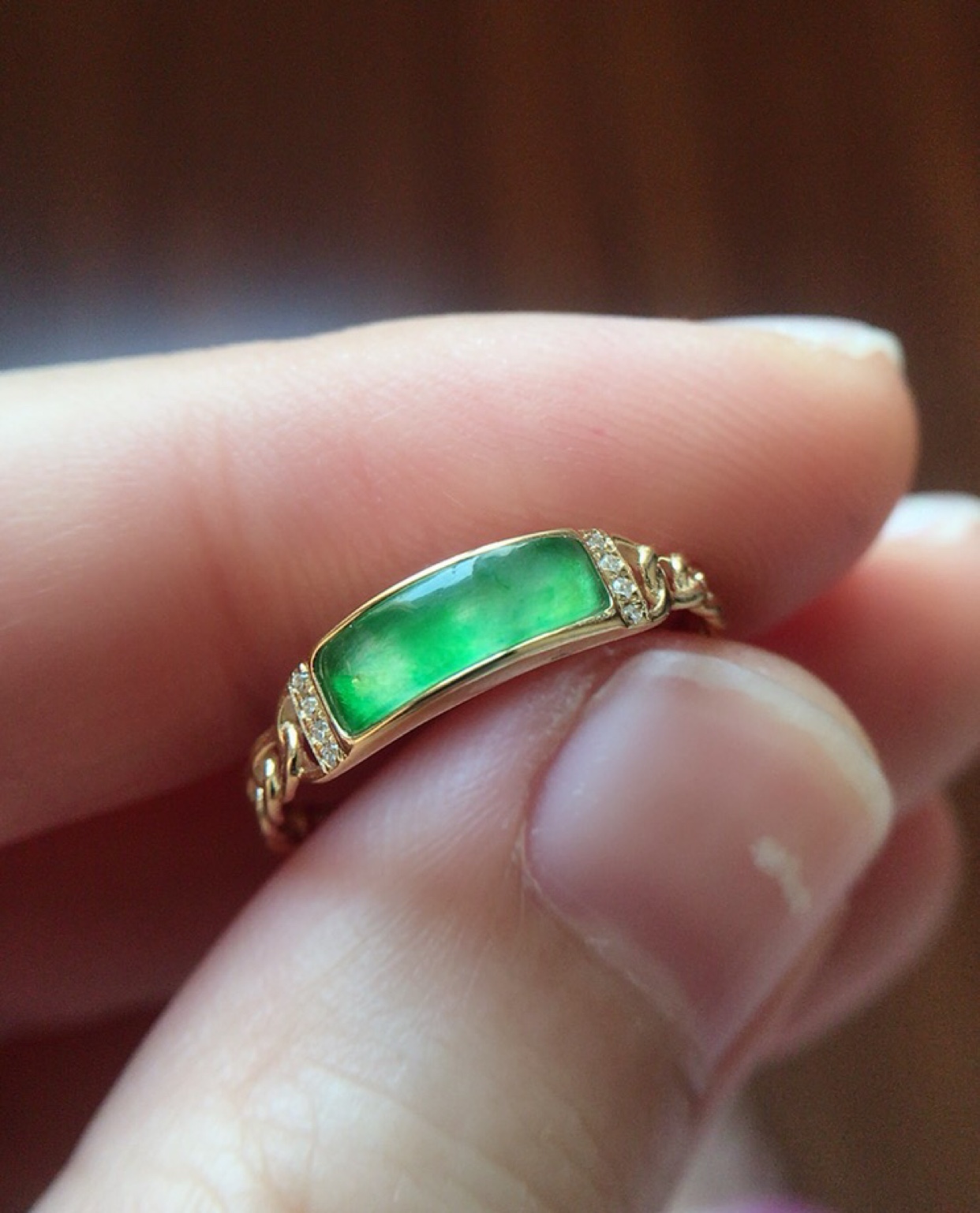 【赏】木易日辰 天然翡翠A货冰飘绿马鞍18k金钻石戒指