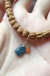 【赏】木易日辰 天然翡翠A货冰蓝水招财猫+橘色铃铛18k提溜挂坠