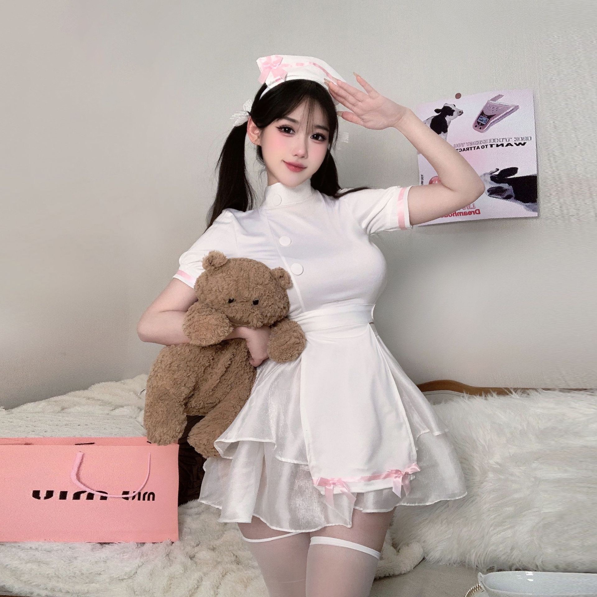 吃口甜酒：「要乖」甜美护士制服COS性感蓬蓬纱裙镂空纯欲套装女