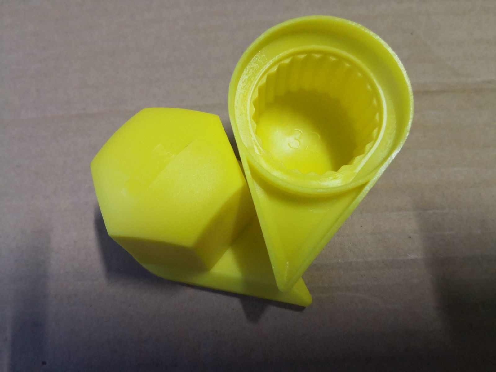 螺母松动紧固标保护作用