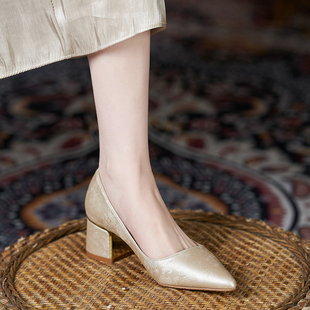 单鞋女粗跟高跟鞋加肥加宽中跟不累脚喜婆婆婚宴配旗袍婚礼妈妈