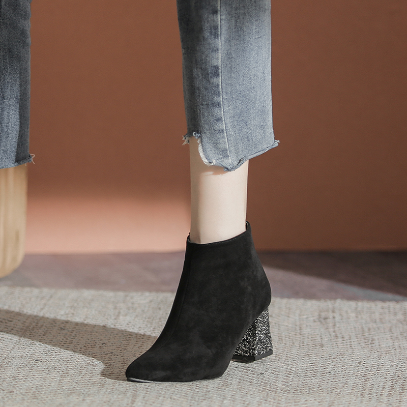 艺漫迪百搭短靴粗跟大码靴子加肥