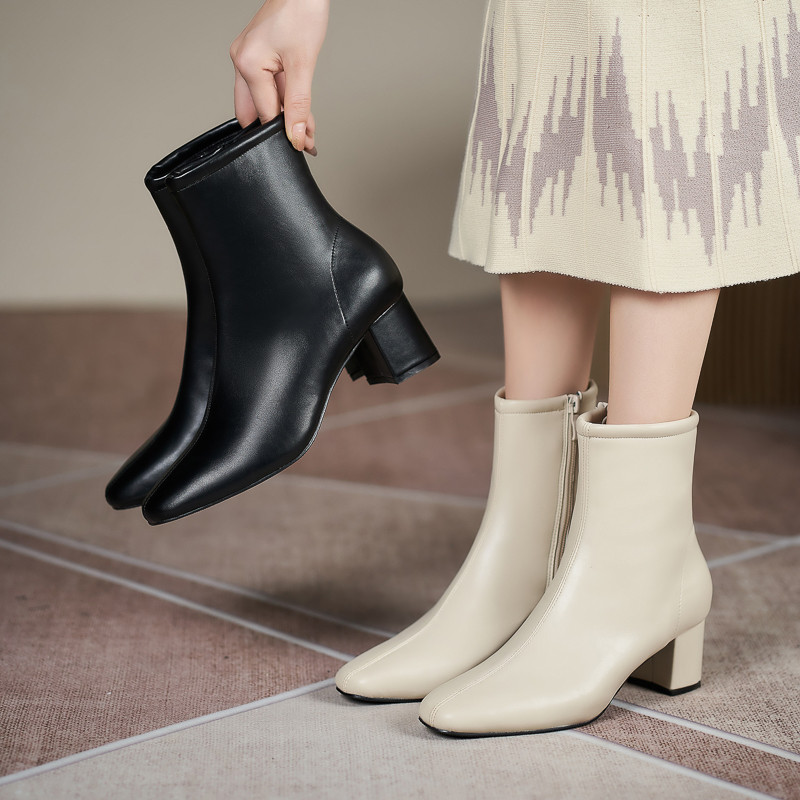 粗跟大码短靴女41一43脚宽胖高跟真皮马丁靴百搭方头加宽加肥单靴