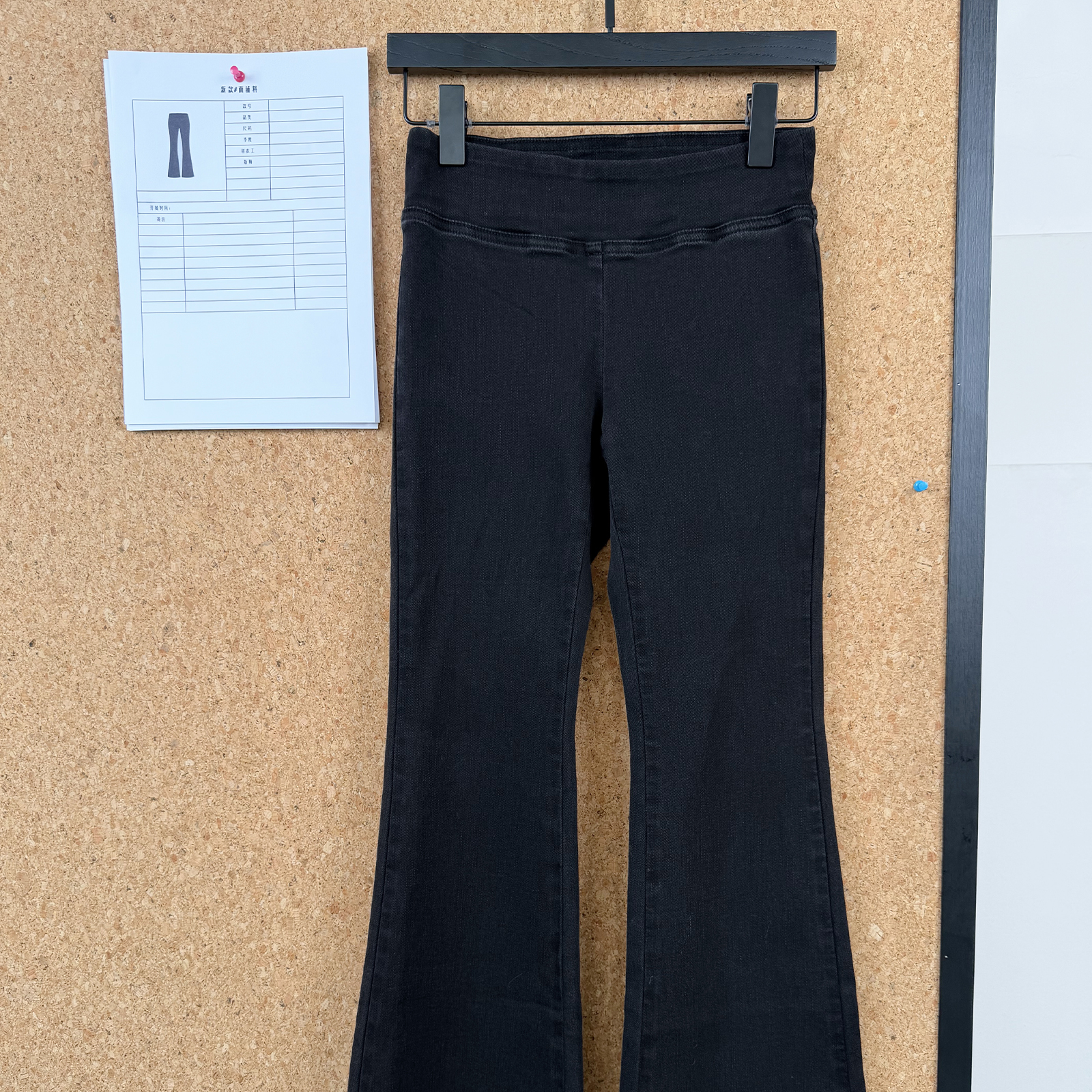 Puhpowee做旧牛仔面料高腰弹力紧身喇叭牛仔裤修身显瘦纯色休闲裤