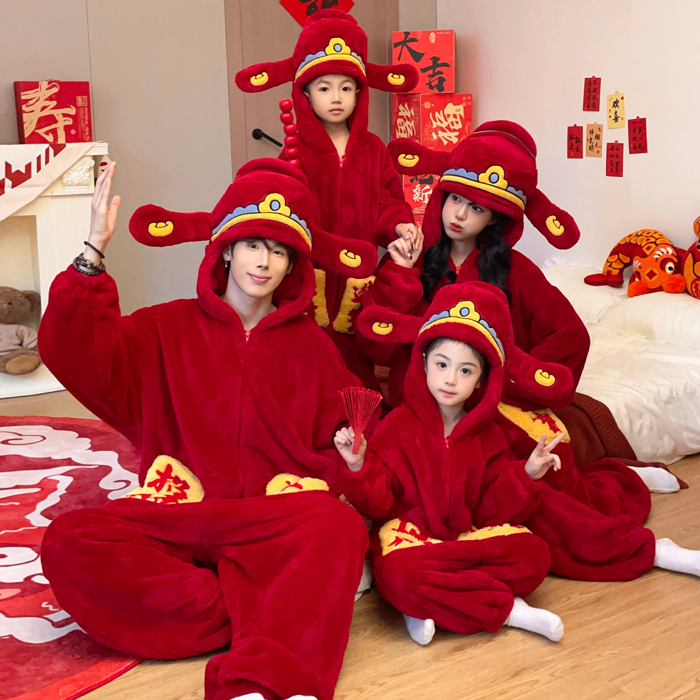 秋冬季珊瑚绒亲子睡衣卡通连帽新年本命年红色可外穿连体家居服