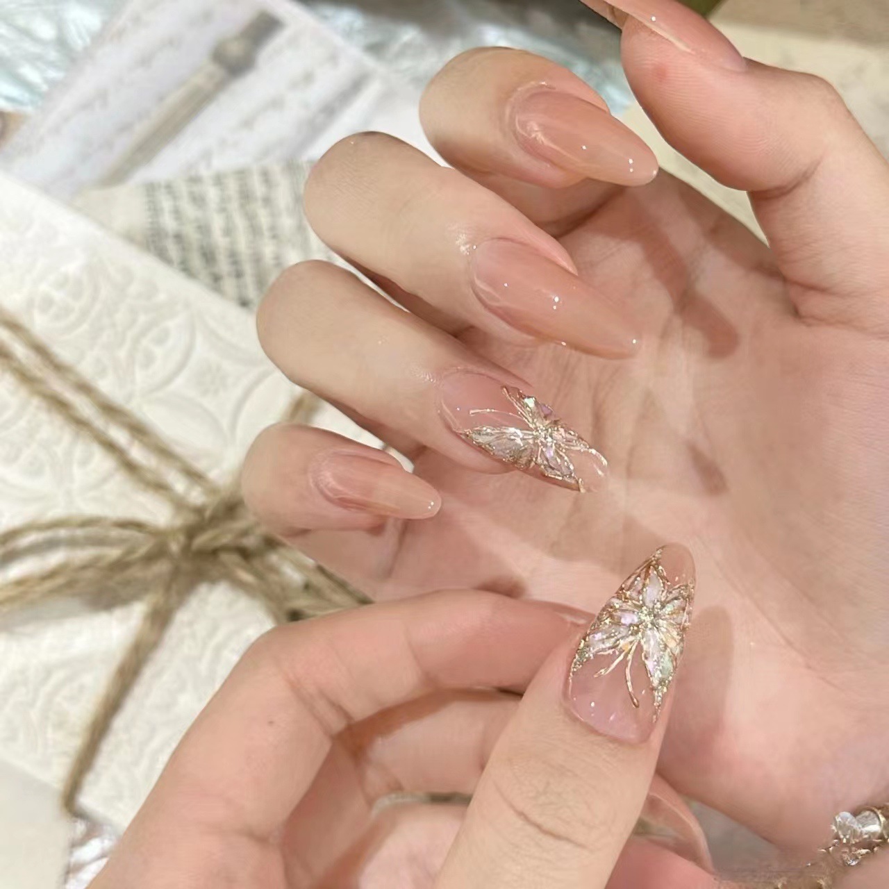 蝴蝶谷裸色冰透渐变手绘纯手工光疗穿戴甲片高级美甲贴片假指甲