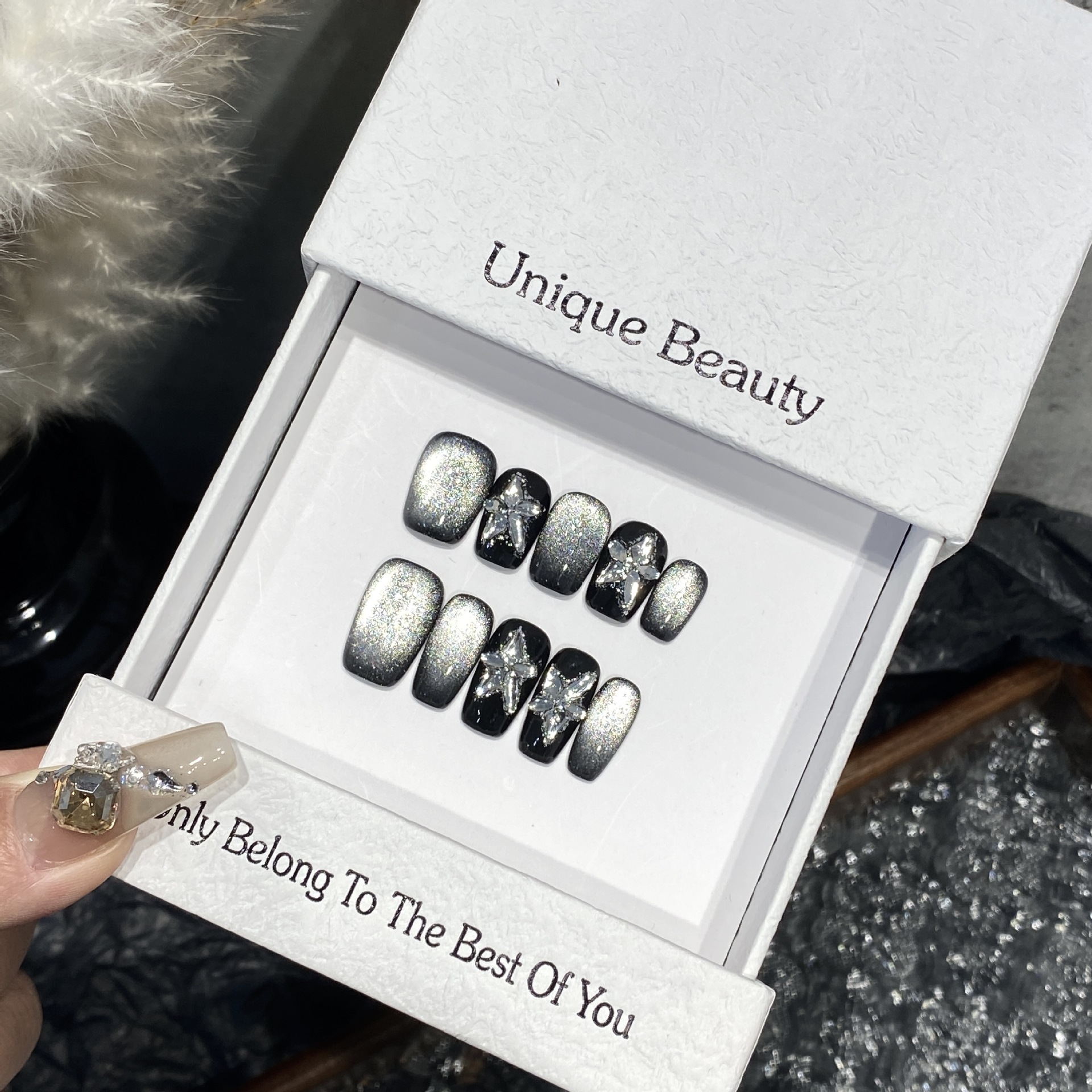 极夜星星黑色纯手工穿戴甲秋冬新款玻璃珠猫眼短款光疗可拆卸美甲