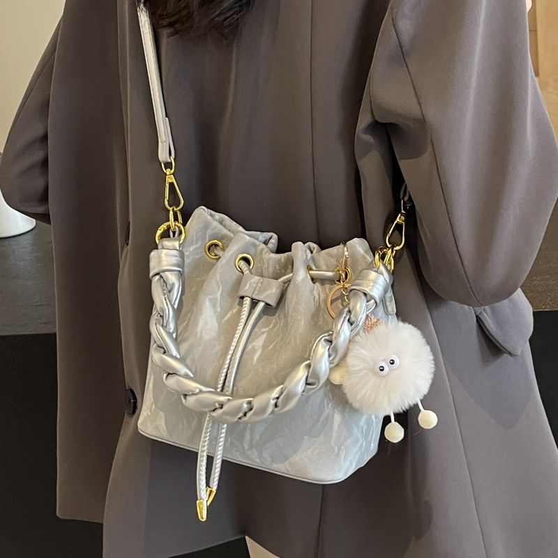 高级感时尚手提水桶包