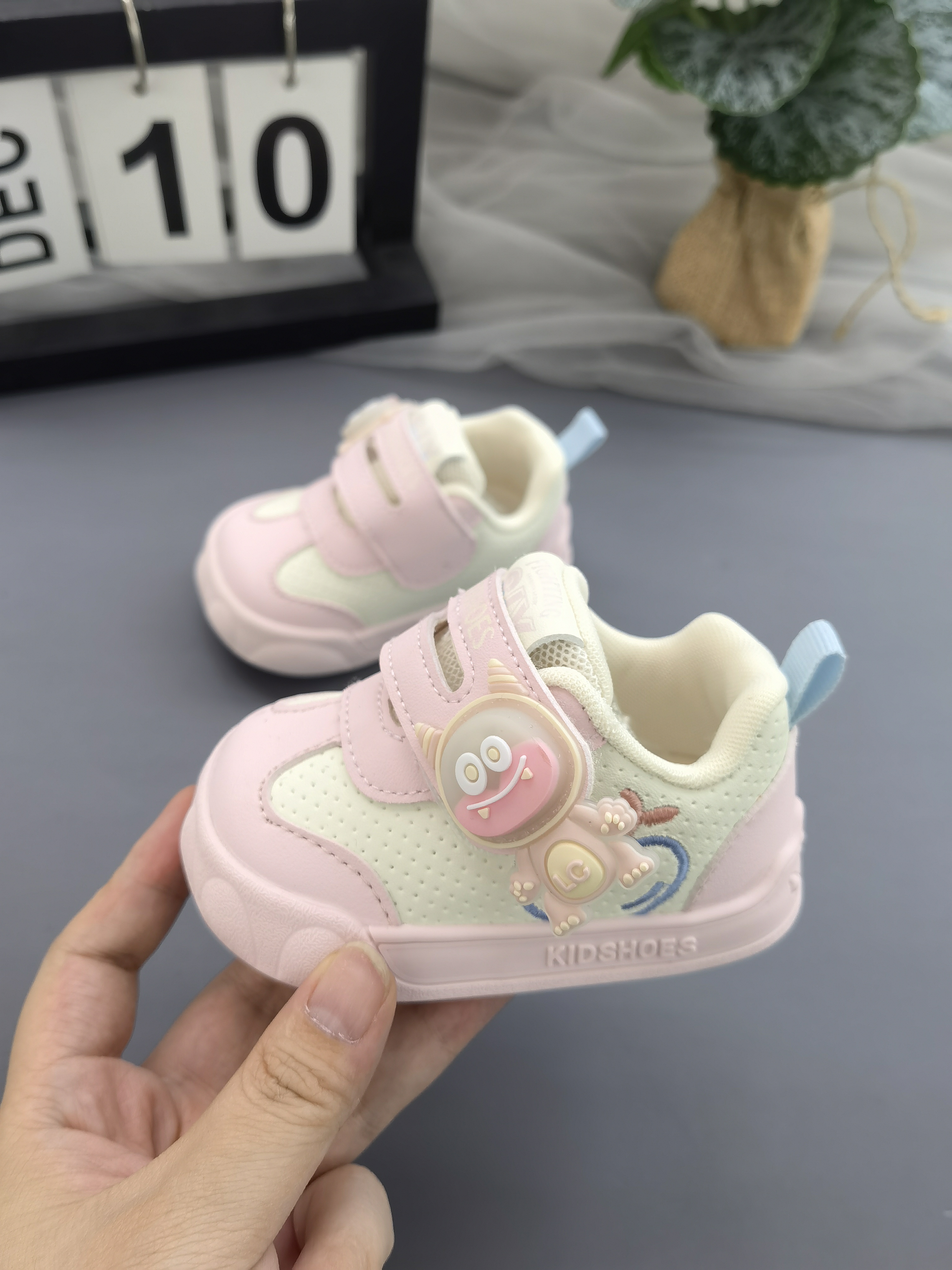 秋季新款婴幼儿学步鞋宝宝小板鞋1-2岁透气皮面软底不湿脚不臭脚